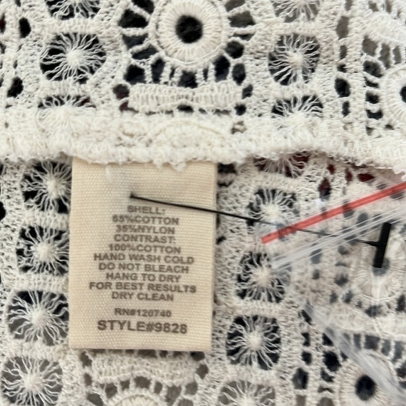 NWT Hem & Thread Women’s Cream Lace Blouse Size Small - Picture 11 of 12